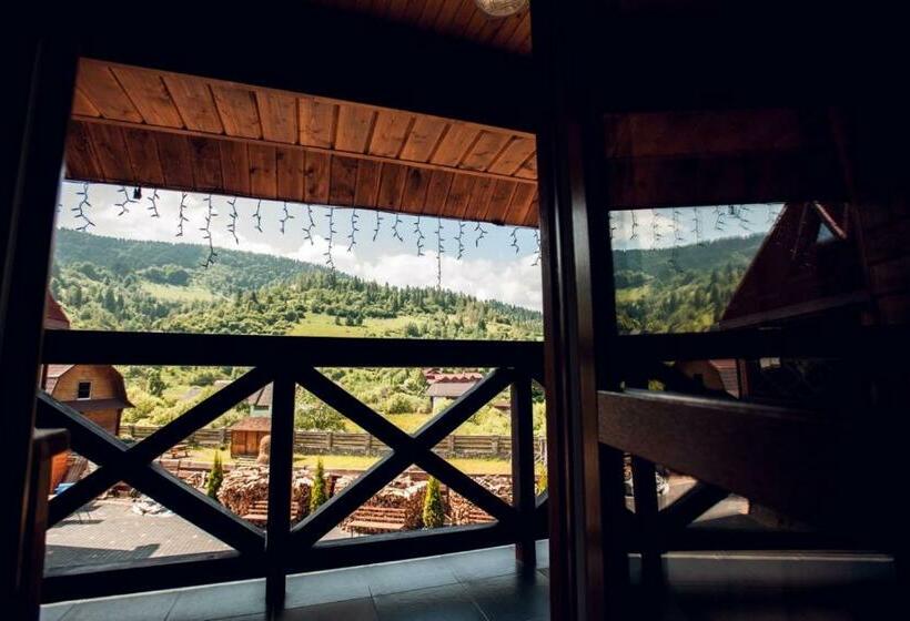 سوییت با چشم‌انداز کوه, Chalet Filvarok