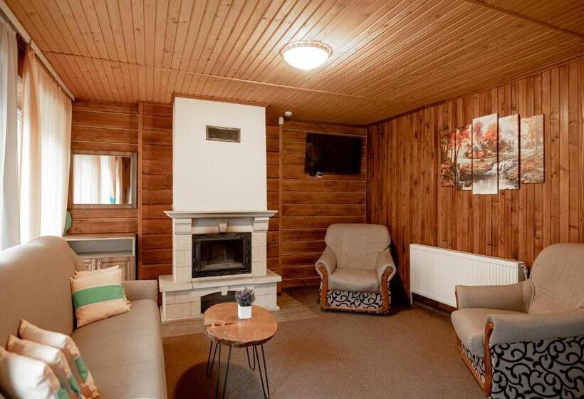 سوییت با چشم‌انداز کوه, Chalet Filvarok