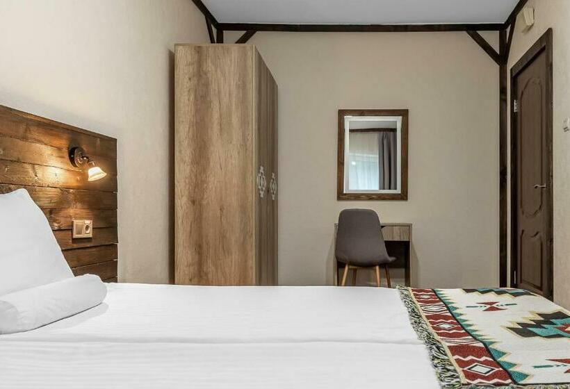 סוויטת ג'וניור, Zahar Berkut