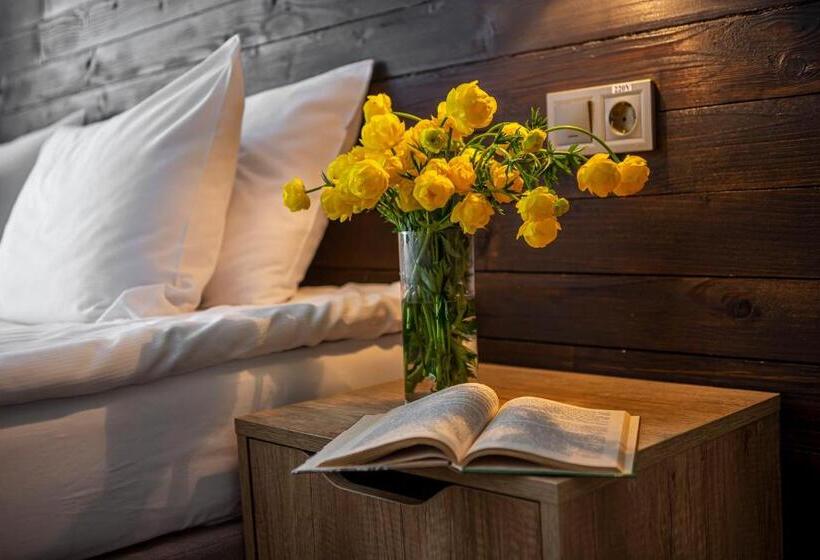 סוויטת ג'וניור, Zahar Berkut