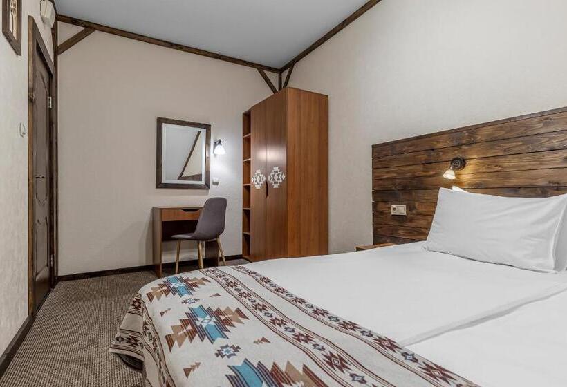 סוויטת ג'וניור משפחתית, Zahar Berkut