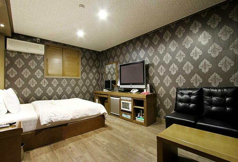 Номер Deluxe, Q Chuncheon