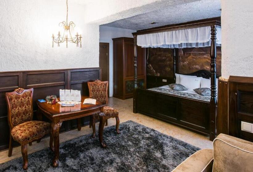 סוויטה, Stara Pravda Hotel   History