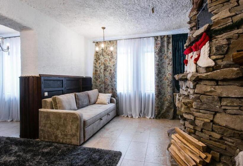 סוויטה, Stara Pravda Hotel   History