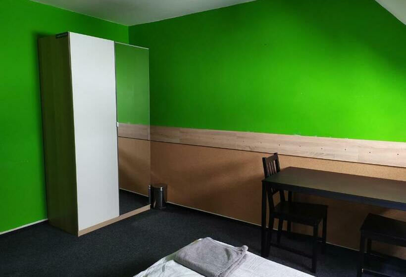 컴포트 룸, Hostel John Galt