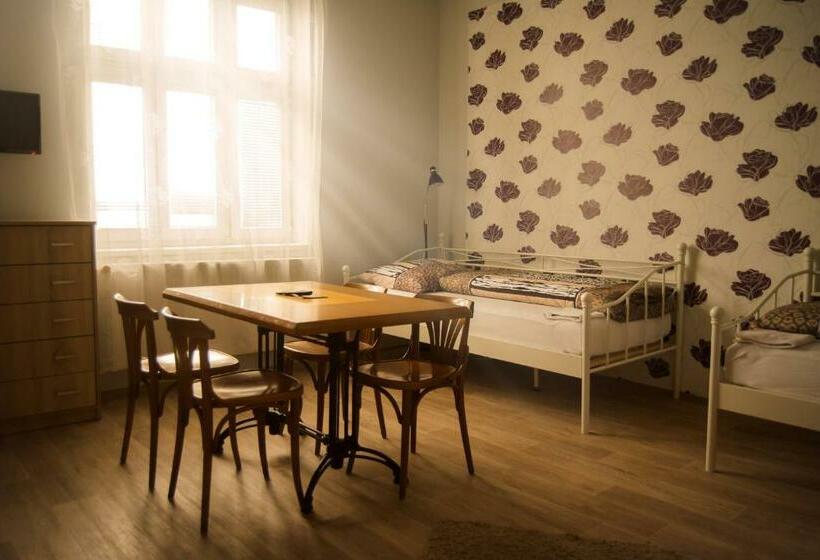 4인용 스탠다드 룸, Hostel U Arény