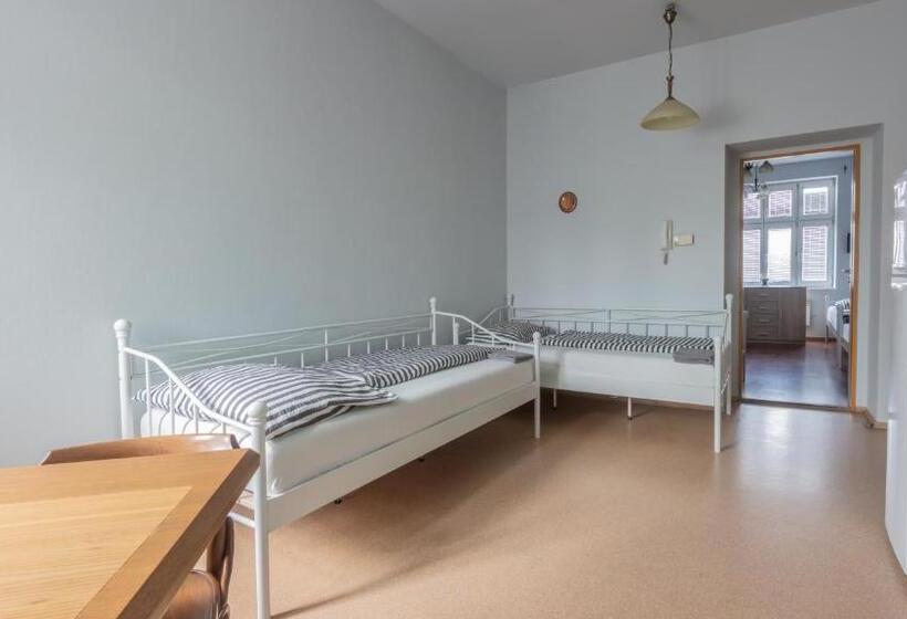 패밀리 룸, Hostel U Arény