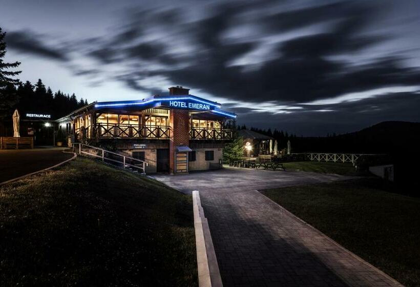 Standard Szoba, Emeran