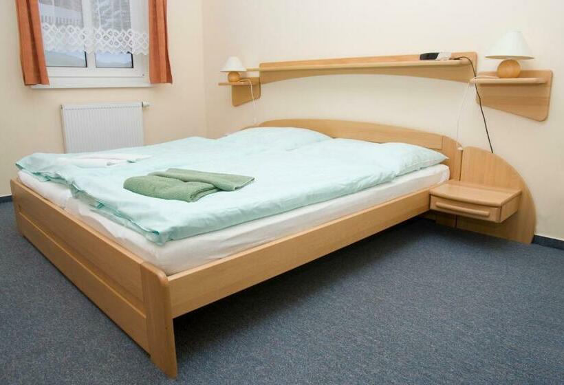 Standard Szoba, Emeran