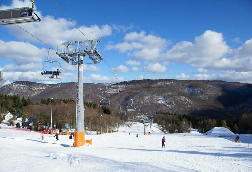 Standard Szoba, Emeran