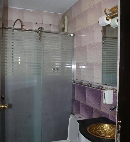 اتاق خانوادگی با سرویس بهداشتی مشترک, Wake Up! Cairo Hostel