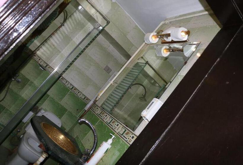 تختخواب در اتاق مشترک, Wake Up! Cairo Hostel