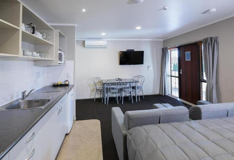 Люкс Премиум, Ashbrook Motel Taupo