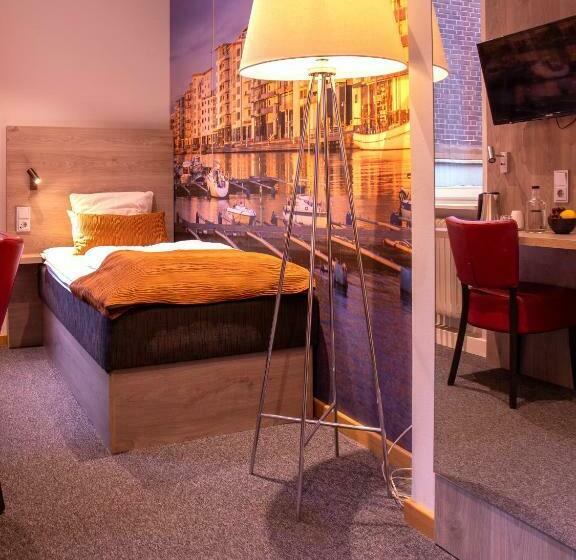 اتاق استاندارد یک تخته با سرویس بهداشتی مشترک, Dream  Luxury Hostel