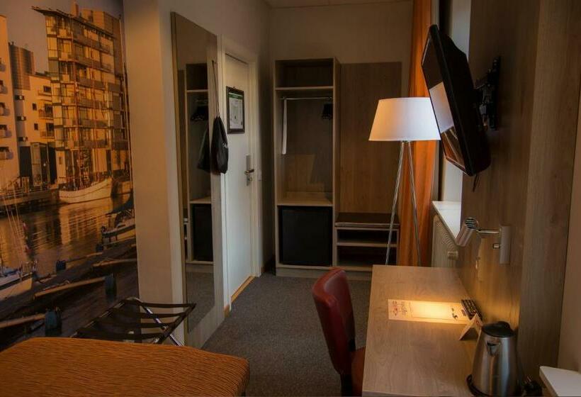 اتاق استاندارد یک تخته با سرویس بهداشتی مشترک, Dream  Luxury Hostel