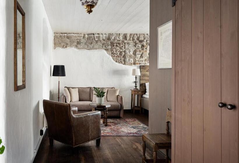 Estudio Deluxe, Helgeand Wisby