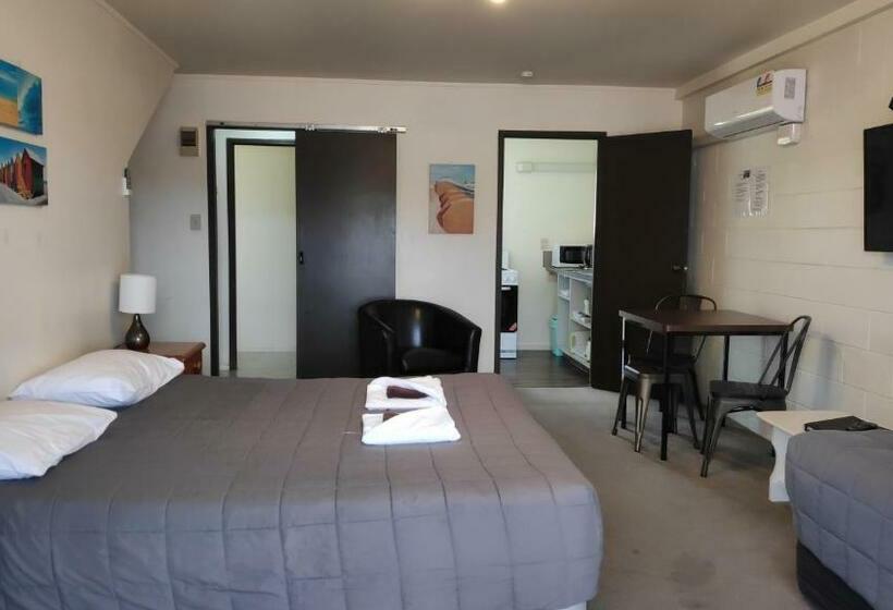 Escritório Estándar, Drury Motor Lodge