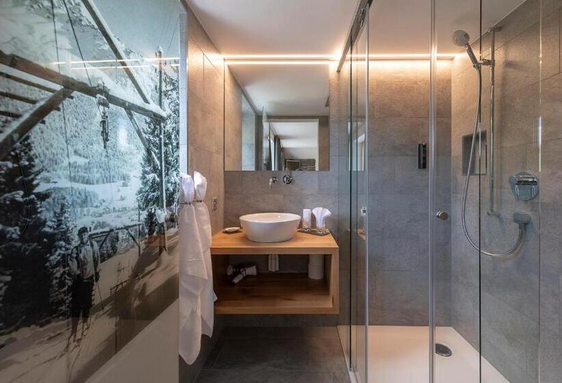 اتاق استاندارد یک نفره, Berghotel Tgantieni