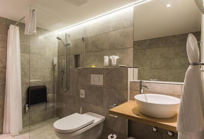 سوییت جونیور, Berghotel Tgantieni