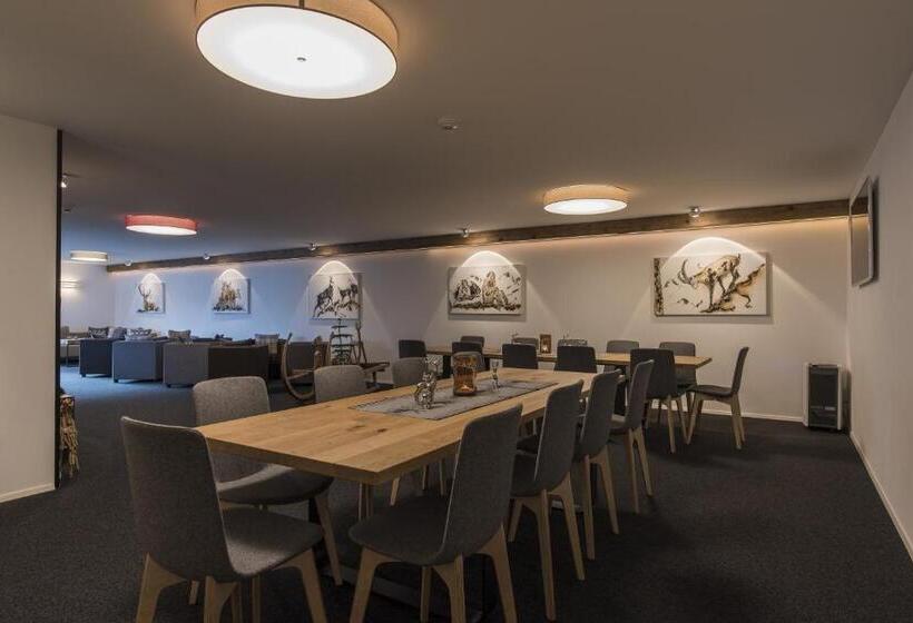 سوییت جونیور, Berghotel Tgantieni