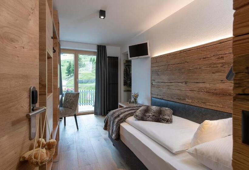 اتاق استاندارد یک نفره, Berghotel Tgantieni