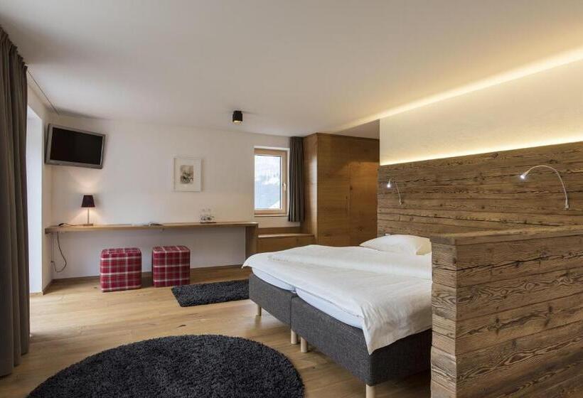 סוויטת ג'וניור, Berghotel Tgantieni
