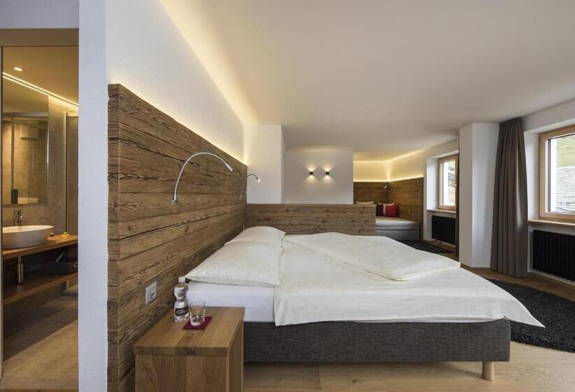 سوییت جونیور, Berghotel Tgantieni