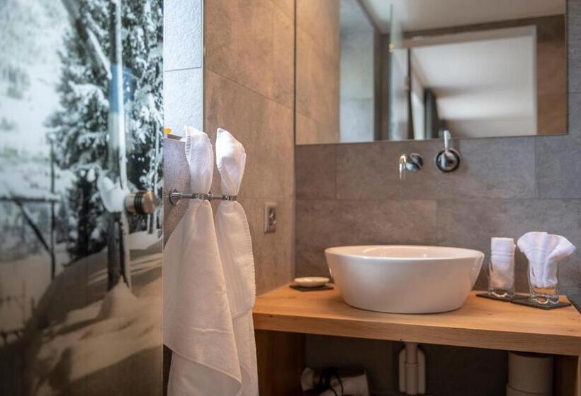 اتاق استاندارد یک نفره, Berghotel Tgantieni