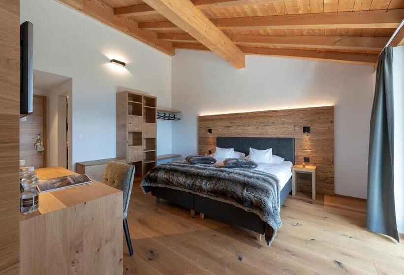 سوییت جونیور, Berghotel Tgantieni