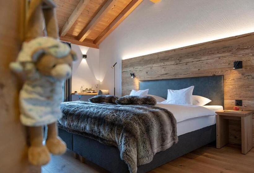 سوییت جونیور, Berghotel Tgantieni