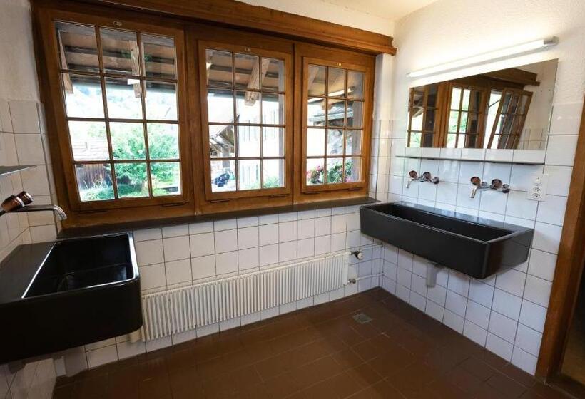 ルームシェアのワンベッド, Brugg Youth Hostel