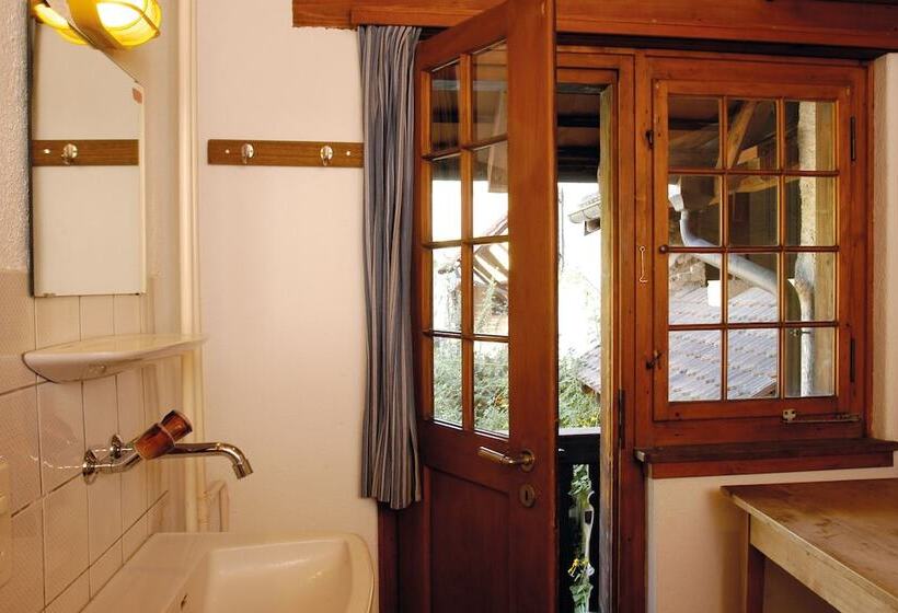 浴室共有スタンダード４人用ルーム, Brugg Youth Hostel