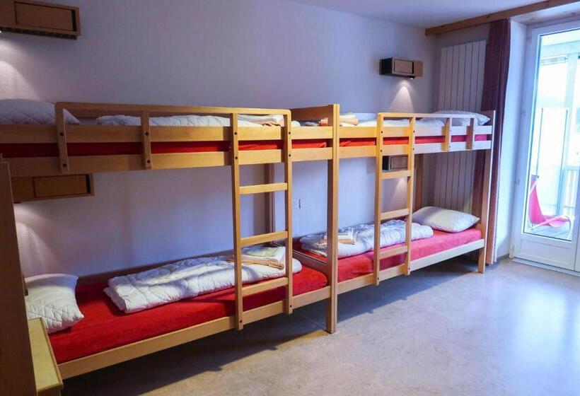 带阳台标准四人间, Davos Youth Hostel