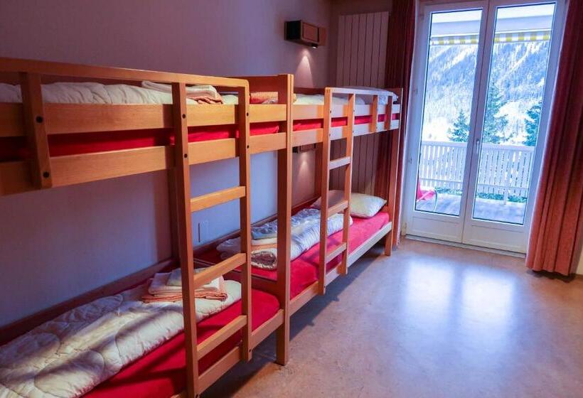 带阳台标准四人间, Davos Youth Hostel