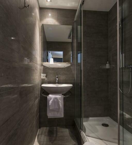 اتاق راحتی, Le Petit Relais
