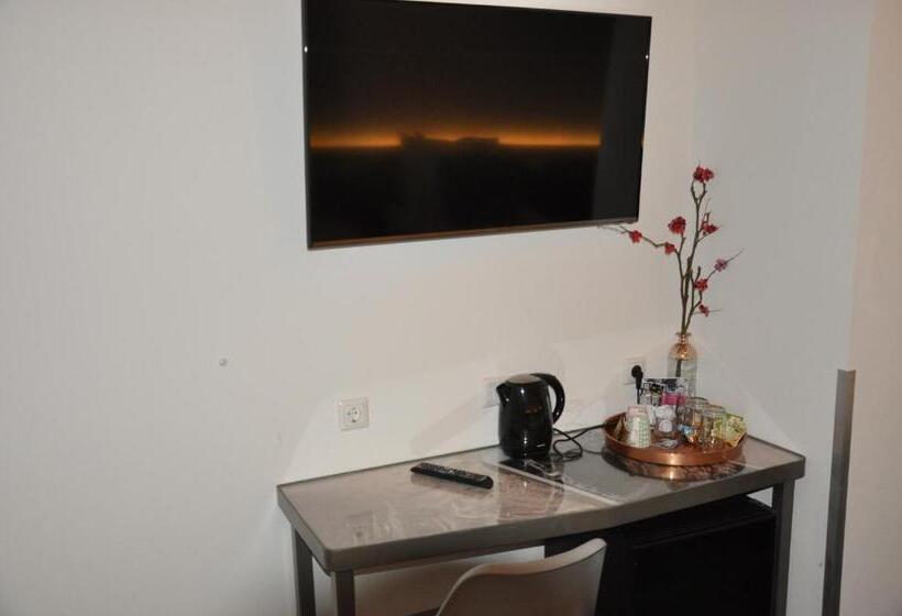 Номер Deluxe, Rauw Aan De Kade