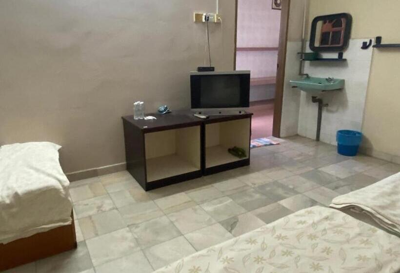 エクゼクティブスイート, Oyo 90885 Bera Pentagon Inn