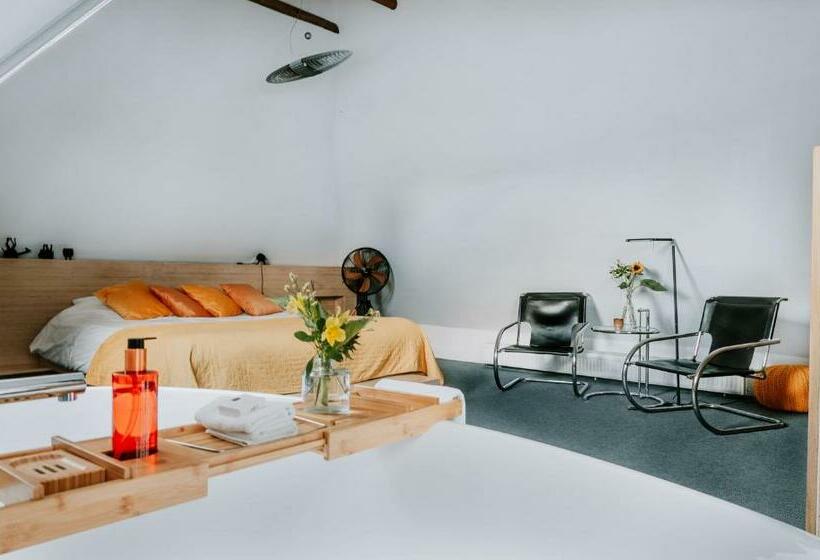 Полулюкс, De Vijf Suites