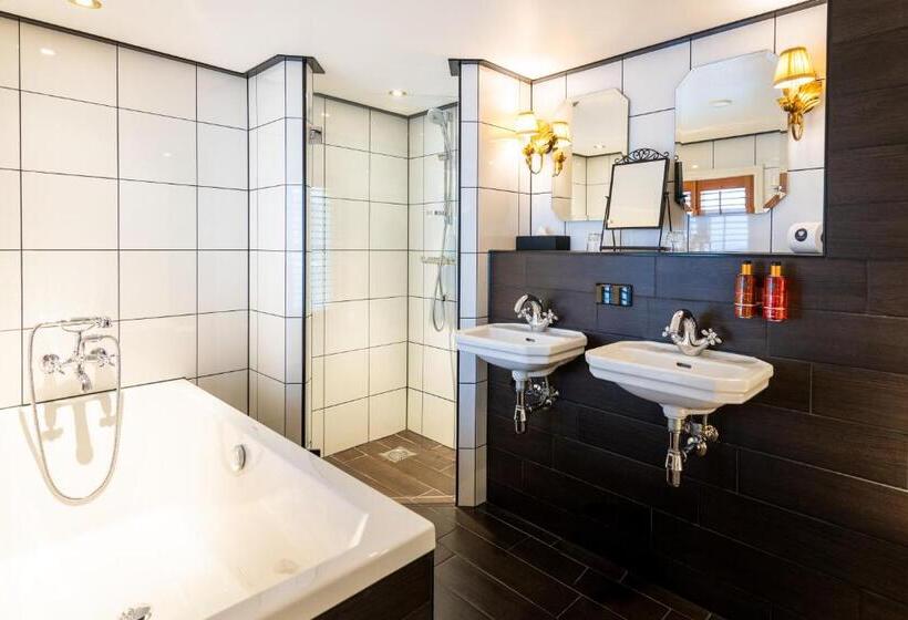Четырехместный Номер Стандарт, Grand Boutique Hotel Restaurant Huis Vermeer