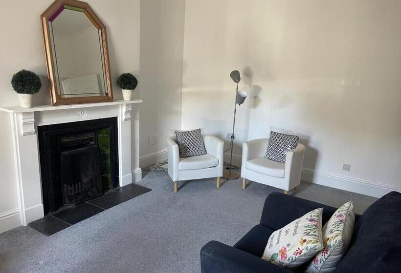 חדר דלוקס, Golden Triangle Townhouse