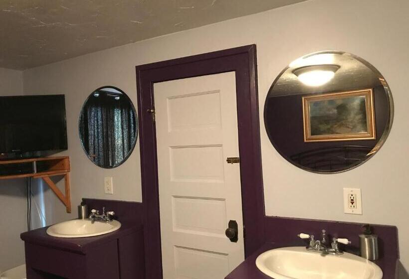 اتاق لوکس, Nisku Guest House