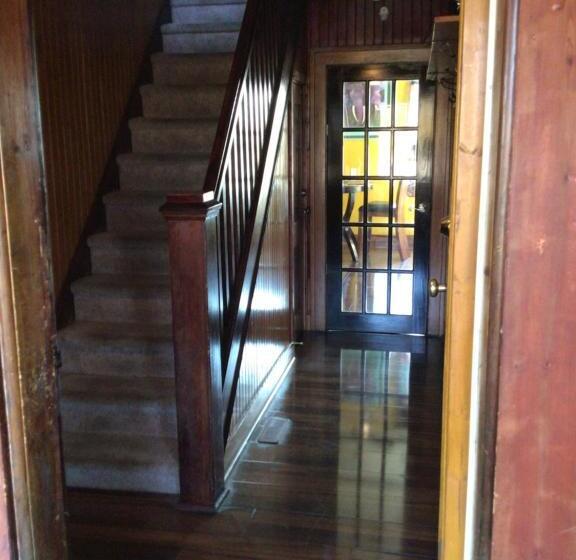 이코노미 룸, Nisku Guest House