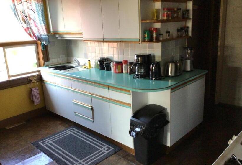 اتاق اکونومی, Nisku Guest House
