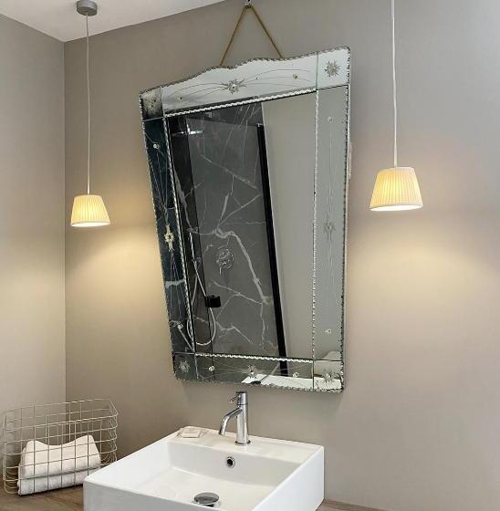 Номер Deluxe, Paul