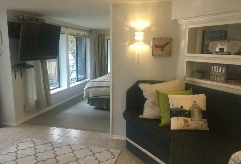 سوئیت با تخت بزرگ, Long Lake Waterfront Bed And Breakfast