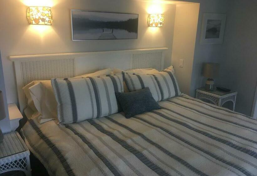 سوئیت با تخت بزرگ, Long Lake Waterfront Bed And Breakfast