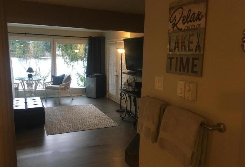 Deluxe Suite King Bed, Long Lake Waterfront Bed And Breakfast