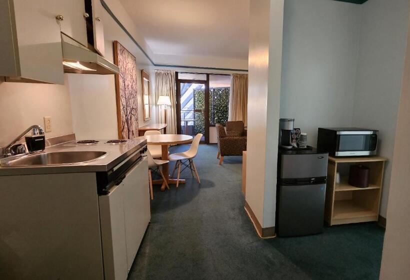 스위트, The Cedars Inn Hotel & Convention Centre