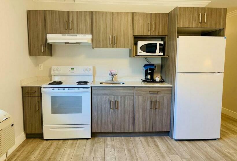 ２ベッドスイートルーム, Traveler's Motel Penticton