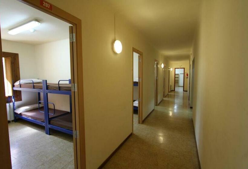 Номер Стандарт Четырехместный Совместный Санузел, Alberg Roques Blanques